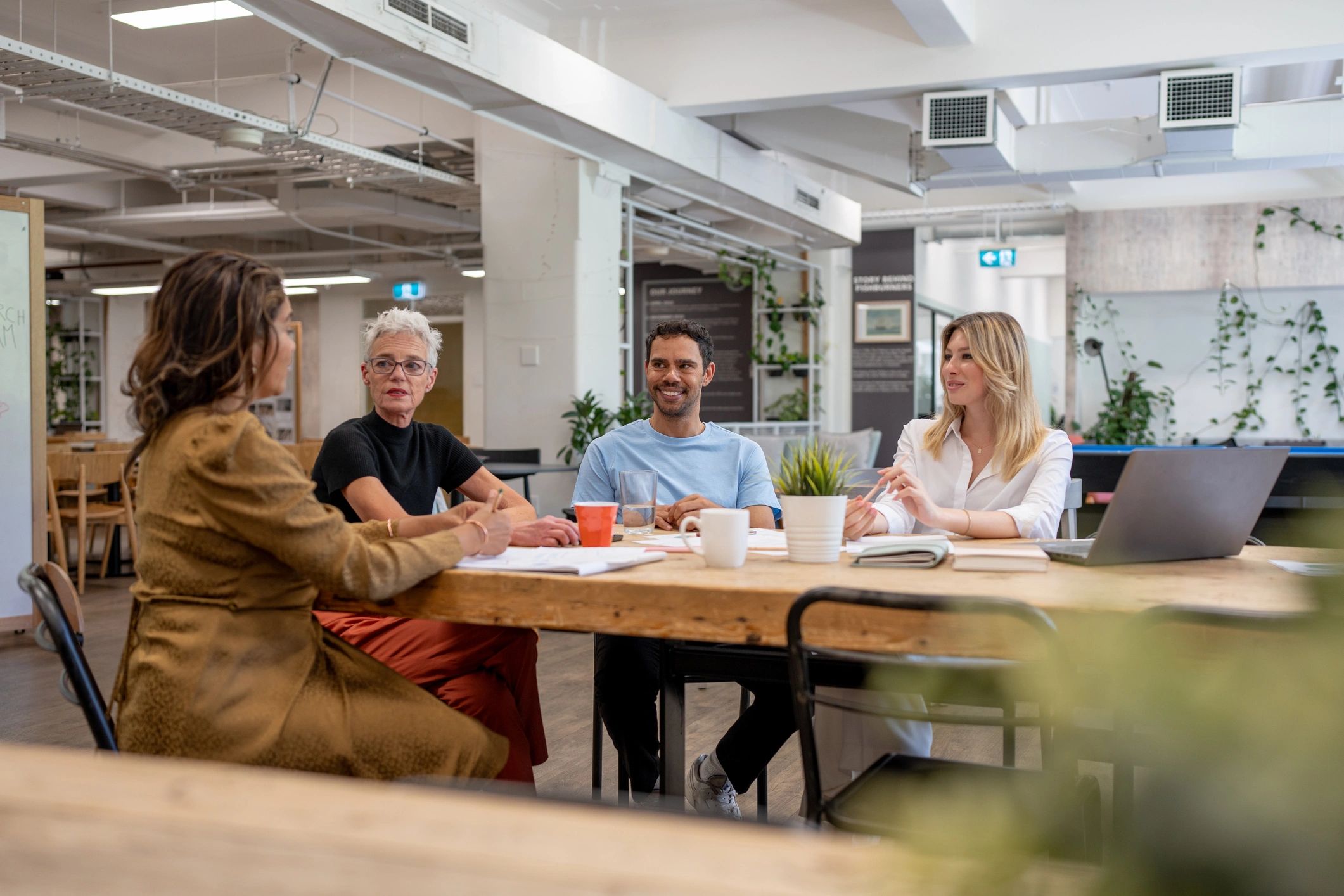 Collaborative editorial-style team discussion